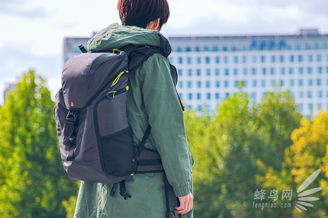 摄影、航拍双重选择 曼富图双肩包翱翔－25体验