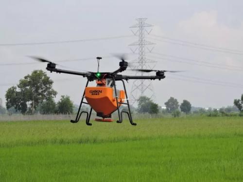 无人机还能当红娘？看田间无人机十八般武艺