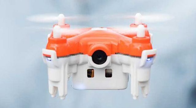 世界上最小的无人机 还能帮你来自拍