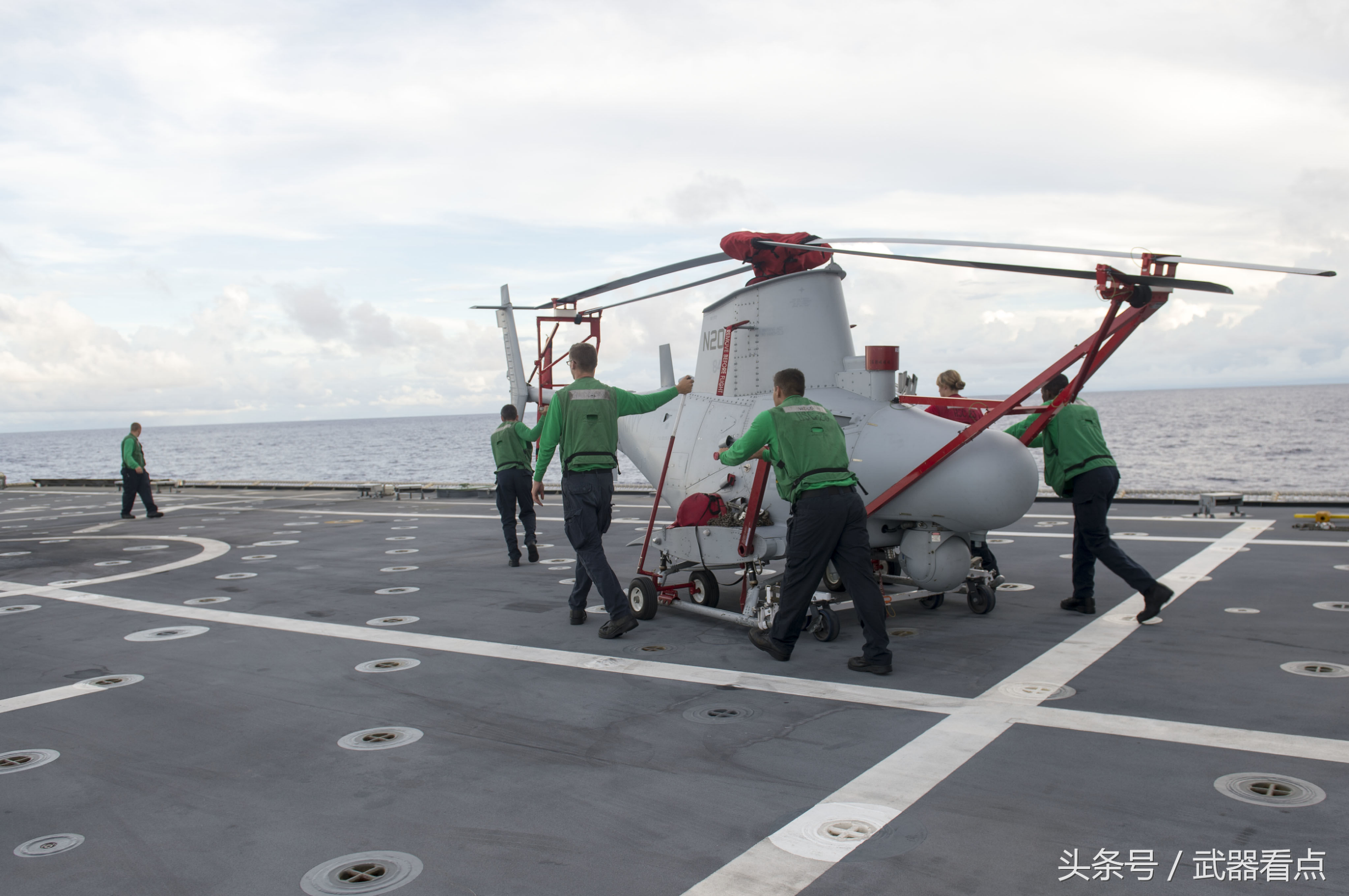 垂直起飞无人机MQ-8 火力侦察兵