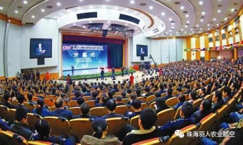 珠海羽人植保无人机抢镜杨凌农高会，引来众人围观