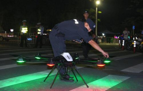 厉害！无人机定位 斗门警方救下4名登山被困群众