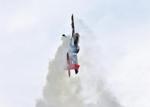 炫酷刺激！无人机大赛描绘蓝天梦