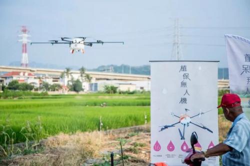 银通无人机在身边，在台中雾峰区