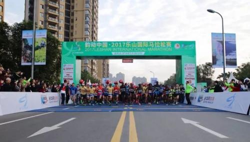 【聚焦乐山】战鹰助力国际马拉松赛！