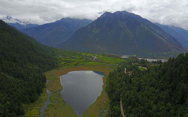 被称“小江南”，无人机航拍林芝如美如幻