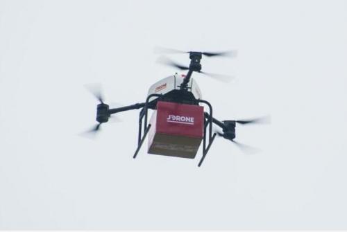 “奖”从天降！后官湖马拉松用无人机颁奖