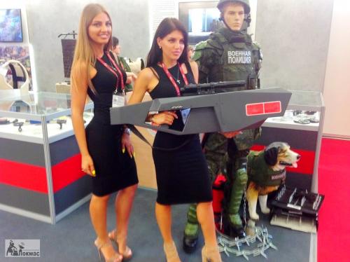 无人机的死敌又多了一个！俄罗斯美女展示新型武器，外形科幻爆表