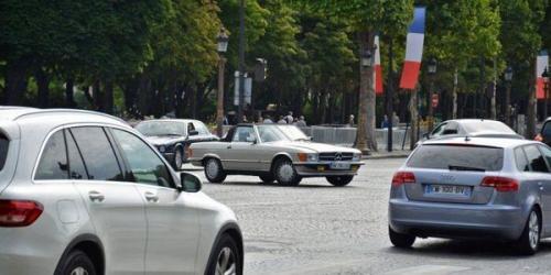 无人机法国开辟新用途 协助交警追踪违规司机