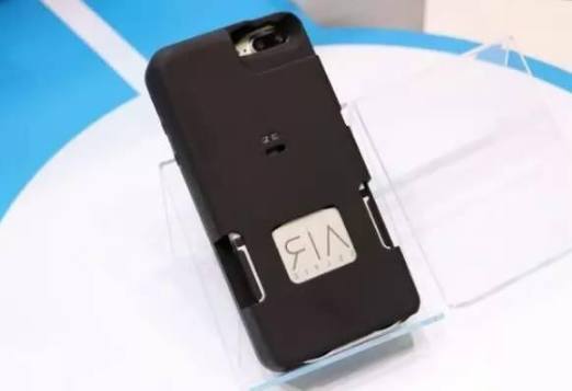 把手机壳做成无人机，这将又是一个朋友圈装逼神器，简直太黑科技