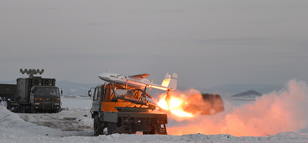 军强则国强，沈阳军区深夜校射无人机