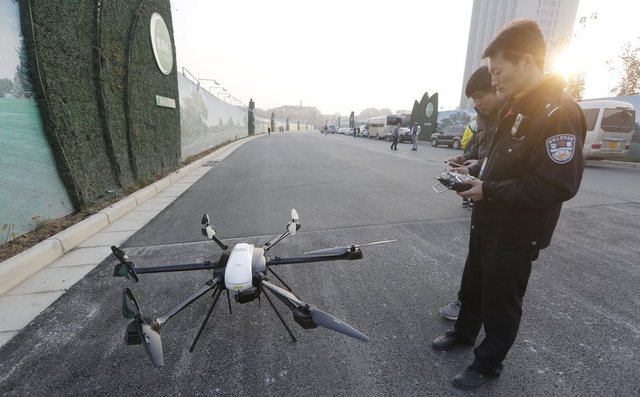2017郑州炎黄国际马拉松 三台无人机“黑飞”被警方“捕获”