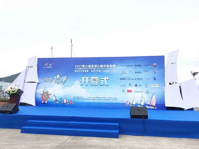 防水无人机与美女共舞水上瑜伽，瞬间成为全场焦点！