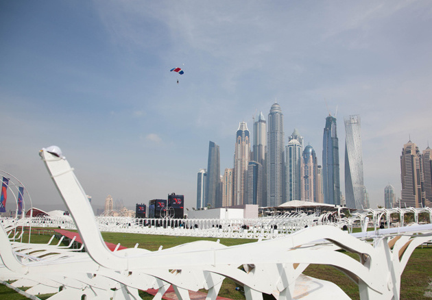 迪拜举办无人机竞速比赛，有你喜欢的款？