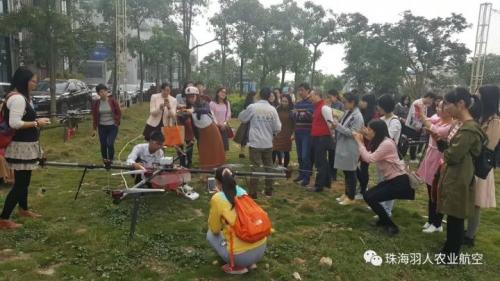 珠海第九中学师生走进珠海羽人公司参观学习