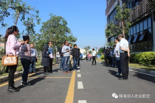 “海丝论坛”媒体到访珠海羽人,观看农用无人机演示