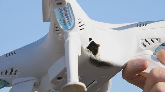 中国激光近防武器击落无人机靶：钢板被击穿