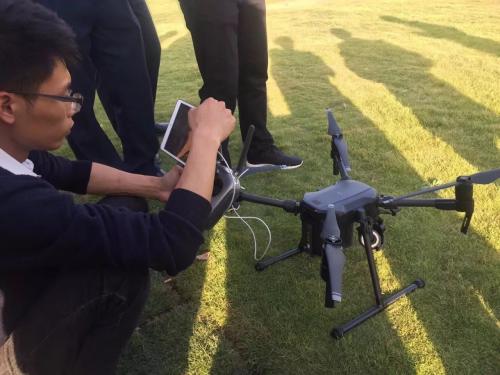 厦门率先在我省交通执法系统内启用“无人机”侦查取证