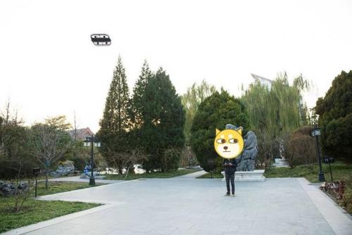 多人自拍担心显脸大？试试这款自拍神器