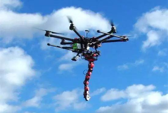 无人机与机械臂结合，变身老鹰机器人？！