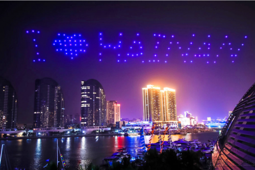 三亚"海天盛筵"无人机花式编队表演