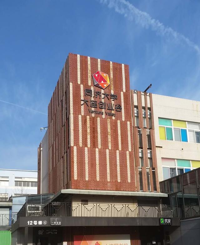 “我飞5个月，等于白领坐一年班”——农植保飞手真的那么赚？