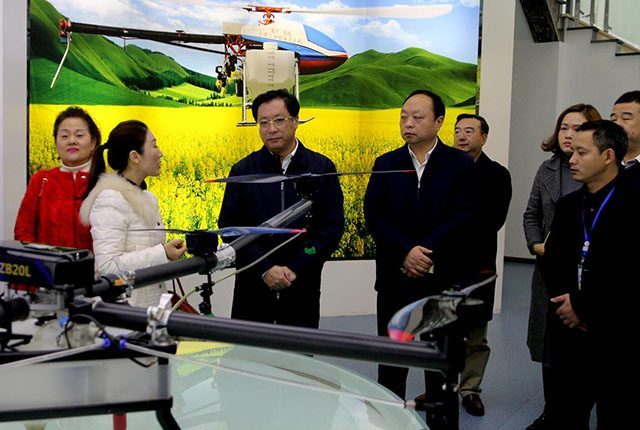 重庆市人大常委会副主任沈金强来荣调研视察植保无人机