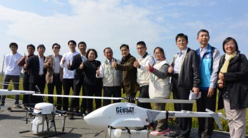 农业局牵头办农用无人机交流 台日厂商示范空中喷洒