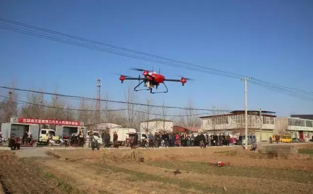 临颍农民以后种地都用上无人机了，真先进