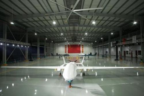 中国无人“天眼”：连飞40小时不落地 50公里外的汽车牌一清二楚