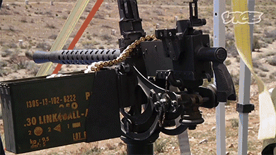 为了制裁无人机，外国人掏出了各种黑科技大枪和生物武器