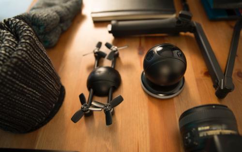 这个能变形的球，既是无人机也是运动相机