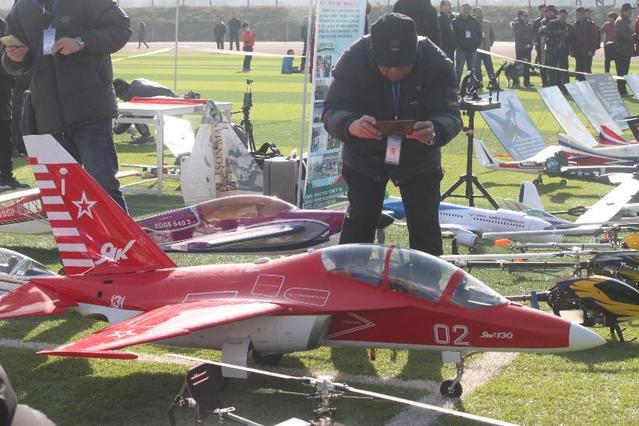 无人机帅气亮相！宝鸡首届航空模型运动科普展来了