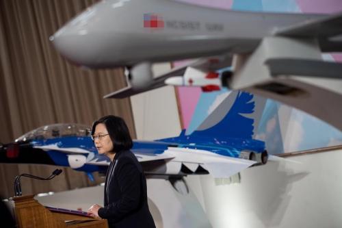 蔡英文宣布即将量产“腾云”无人机 台军先吓一跳