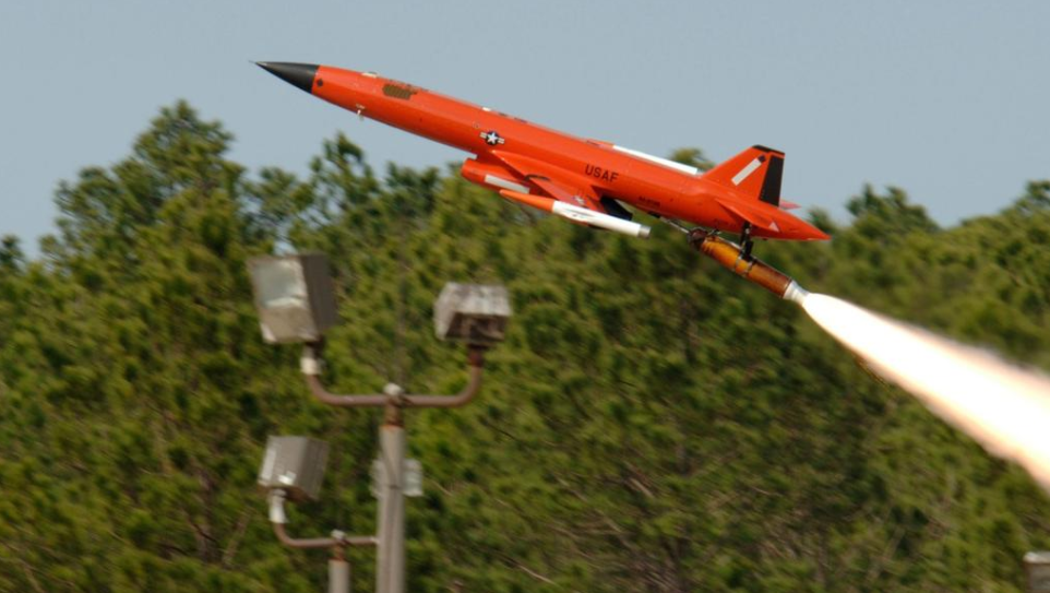 为了下一代空中争夺战：Kratos防务公司为美军打造亚音速无人机