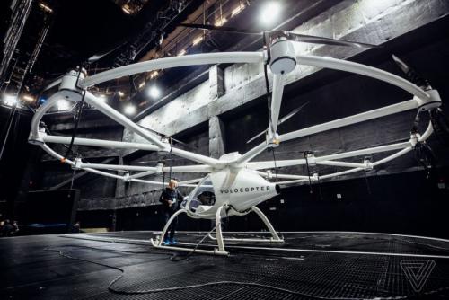 CES 2018 | 戴姆勒投资的载人无人机被英特尔秀了