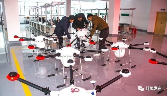 霸气外露！帅，蚌埠产首台无人机下线！