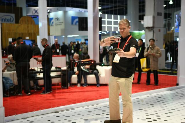 CES 2018 | EVO无人机媲美DJI御？与其一教高下