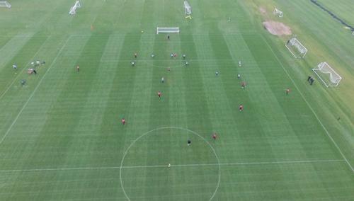 无人机：足球训练场的新武器