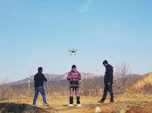 无人机飞手职业化：航拍占据八成市场 月薪高达六位数