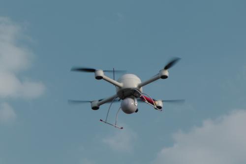 瑞士专家开发新算法，助力无人机在闹市飞行