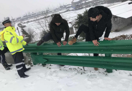 高速公路道路封闭禁止车辆通行 无人机也不例外