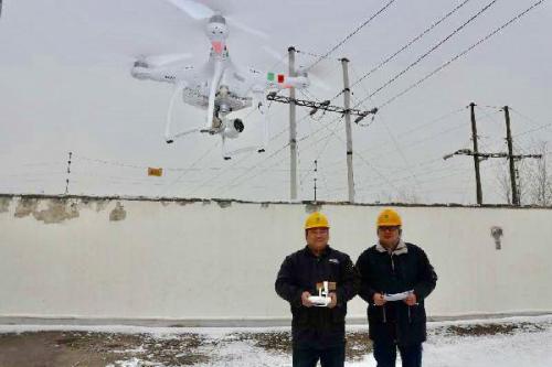 虞城供电公司首次采用无人机对变电站设备进行巡视