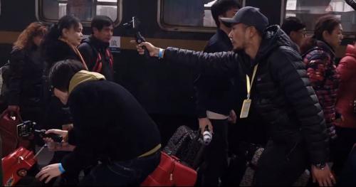 想要拍出电影感手机大片，除了iPhone X你还需要TA