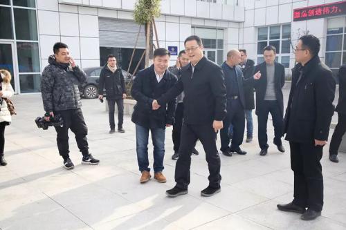 顺庆区委书记陈泽斌一行莅临四川驭云航空科技公司新春慰问