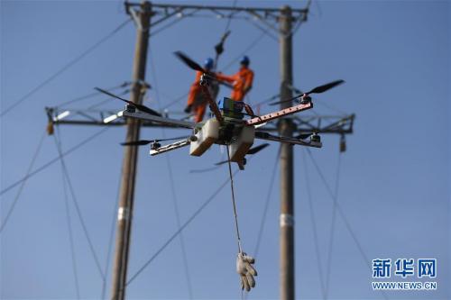 鄱湖上空的“蜘蛛人”