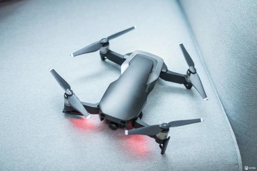 Mavic Air 无人机，大疆戴着「轻巧」镣铐跳出的一支好舞