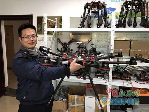 南昌告别“黑飞” 324名无人机飞手获“驾照”（图）
