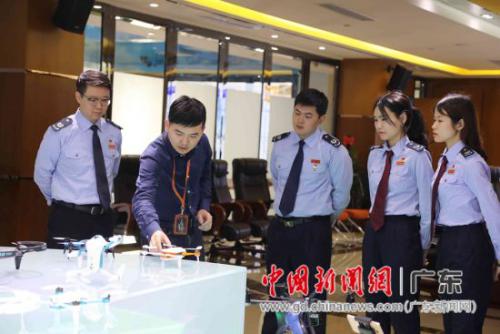 深圳：国税上门走访春晚无人机制造企业送服务