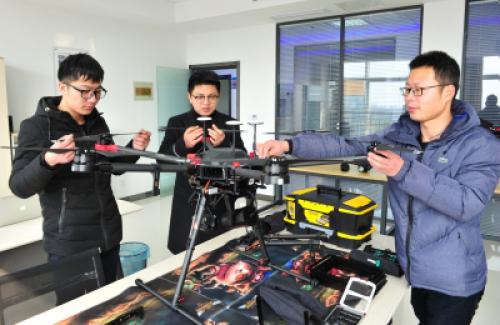 科技创新助推无人机产业“起飞”